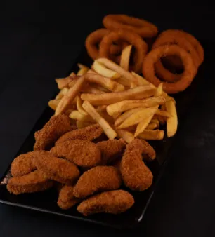 Kit fritas: batata + cebola empanada + mini empanado